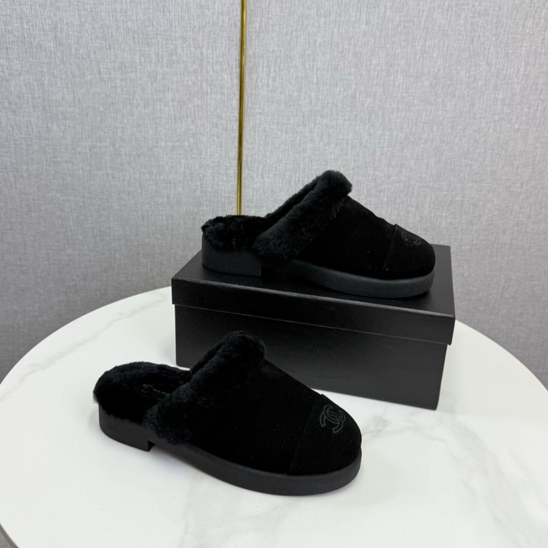 Ch**el slippers